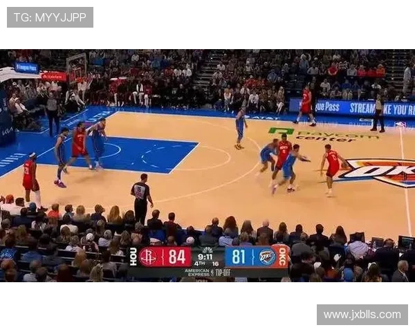 约基奇强吃申京杀入篮下腾空暴力扣篮瞬间引爆全场激情震撼四座观众